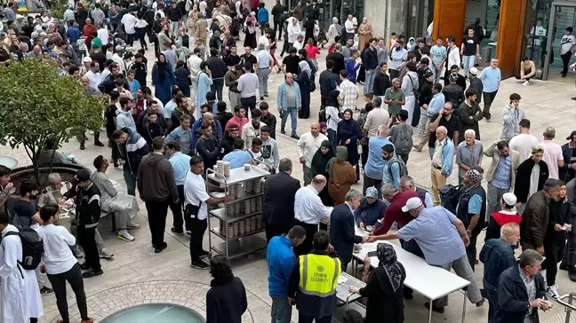 Almanya'da DİTİB camilerinde muharrem ayı dolayısıyla aşure dağıtıldı