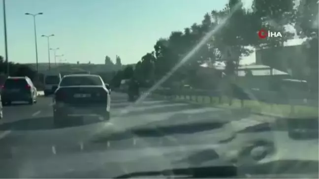 Motosiklet ile tehlikeli yolculuk kamerada