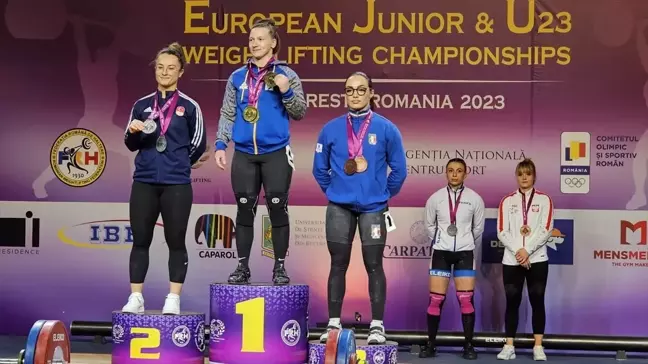 Milli halterci Aysel Özkan Romanya'da 2 gümüş madalya kazandı