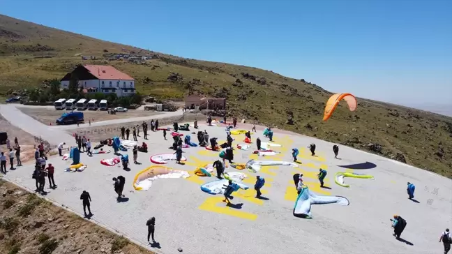 Yamaç Paraşütü Dünya Kupası Hasan Dağı'nda Başladı