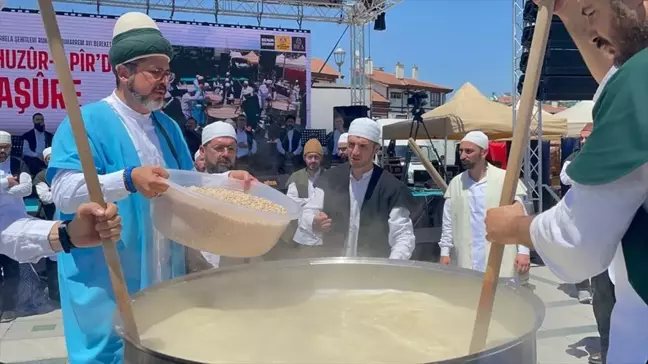 Konya'da 1 Ton Aşure Mevlana Meydanı'nda Dağıtılacak