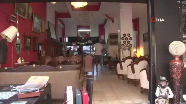 İzmir'in tarihi semti Tepecik'in ilk antika dükkanı