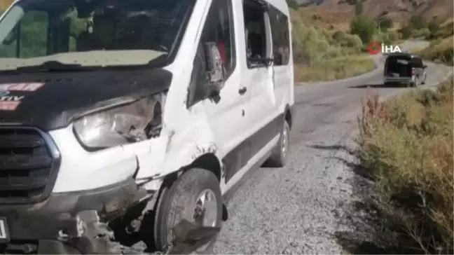 Bingöl'de minibüs devrildi: 12 yaralı