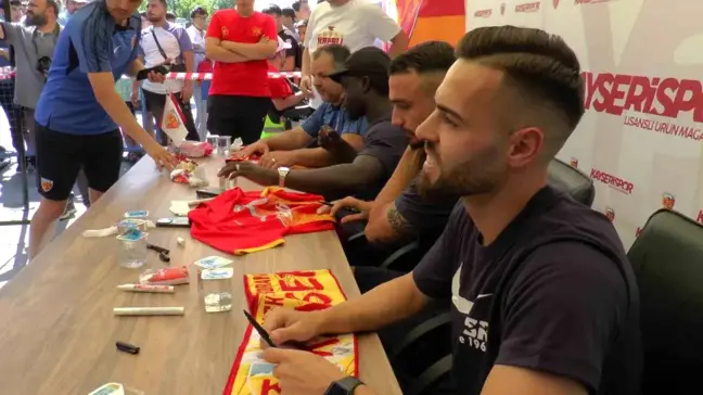 Kayserispor Futbolcuları Taraftarlarla Buluştu