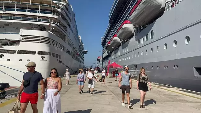 Bodrum'a Bahamalar bayraklı iki kruvaziyer geldi