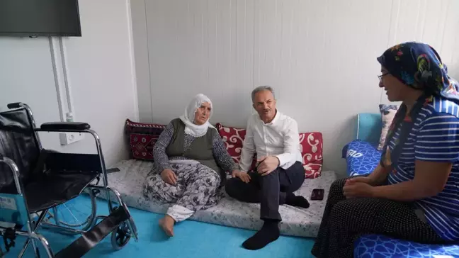 Adıyaman Belediyesi, İhtiyaç Sahiplerine Tekerlekli Sandalye Hediye Etti