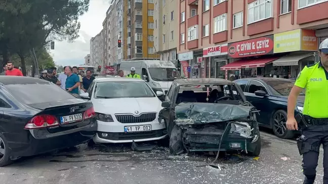 Gebze'de zincirleme trafik kazasında 2 kişi yaralandı