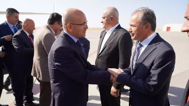 Hazine ve Maliye Bakanı Mehmet Şimşek, Adıyaman Belediyesini Ziyaret Etti
