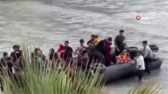 Lastik botları su alınca Kuşadası'na geri dönen düzensiz göçmenler yakalandı