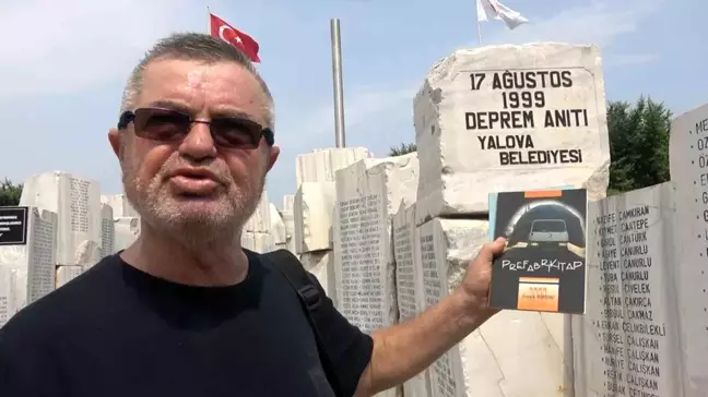 Marmara Depremi'ni yaşayan gazeteci 24 yıl önce kentte yaşanan acıları 17 Ağustos Deprem Anıtı'nda anlatıp, unutulmasın dedi