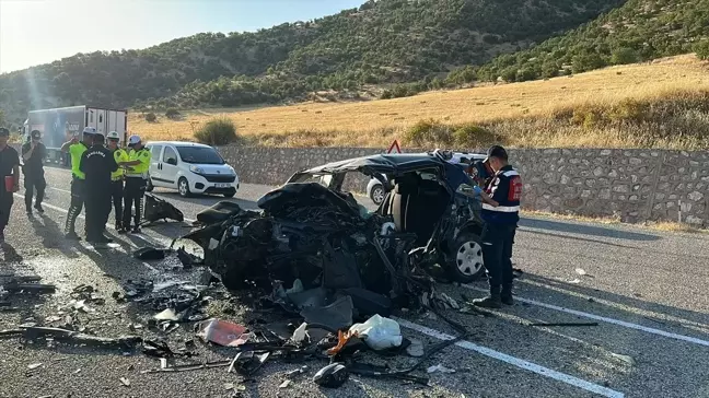 Adıyaman'daki trafik kazasında hayatını kaybeden 3 kişinin cenazesi Aksaray'da toprağa verildi