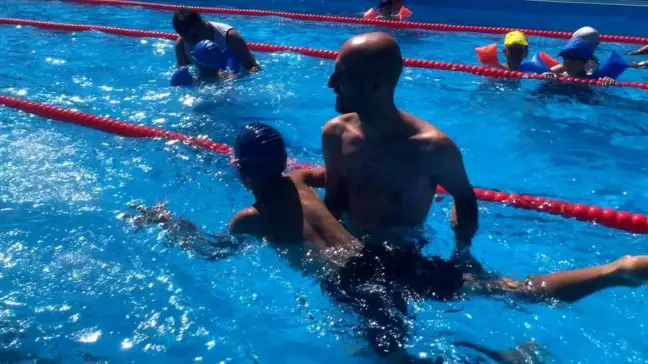 Sivas'ın Altınyayla ilçesinde çocuklar yüzme havuzu sayesinde yüzme öğreniyor