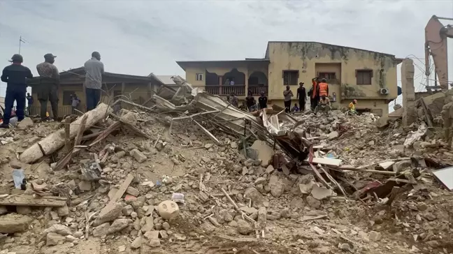 Nijerya'nın başkentinde 2 katlı bina çöktü: 2 ölü, 37 yaralı