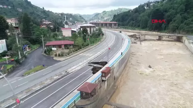 Rize'de sağanak sel ve heyelana neden oldu; 1 ev yıkıldı, 8 ev boşaltıldı