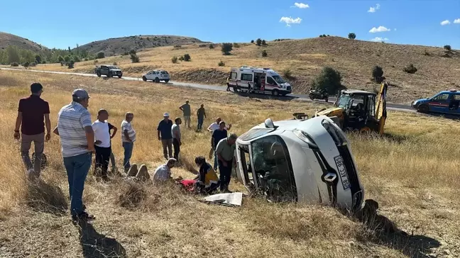 Sivas'ta otomobil devrildi: 1 ölü, 4 ağır yaralı