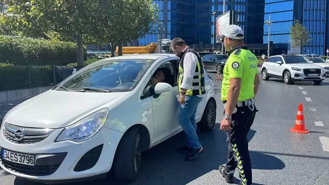 Beşiktaş'ta Yaya Geçidini Kullanmayan Sürücülere Dron Destekli Denetim