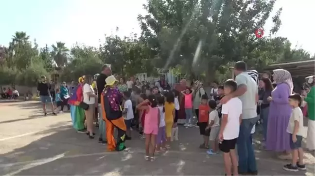 Birinci sınıf öğrencilerine okulda coşkulu karşılama