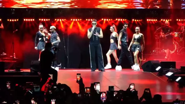 Kocaeli'de Edis, Ceza ile Güneş Sahne Performanslarıyla Binlerce Kişiye Unutulmaz Bir Gece Yaşattı