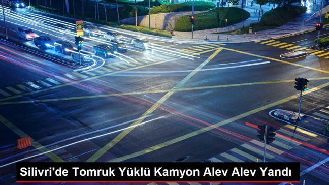 Silivri'de Tomruk Yüklü Kamyon Alev Alev Yandı