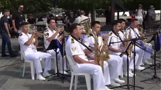 Kuzey Deniz Saha Komutanlığı Bandosu Taksim Meydanı'nda konser verdi