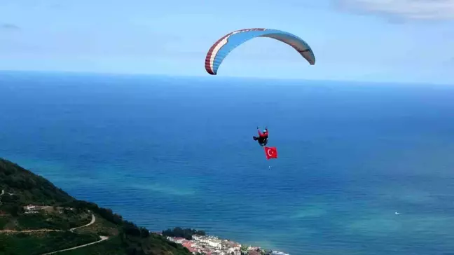 Ordu'da Yamaç Paraşütü Festivali Renkli Görüntülere Sahne Oldu