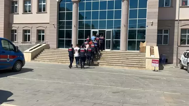 Kahramanmaraş'ta TCDD'ye ait kablo çalan hırsızlar suçüstü yakalandı