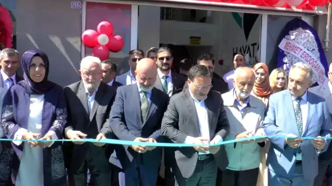 Hayata Dokunanlar Derneği, ihtiyaç sahiplerinin yanında