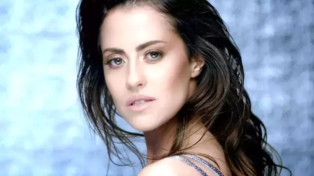 Derya Uluğ İzmir ve İstanbul'da konser verecek