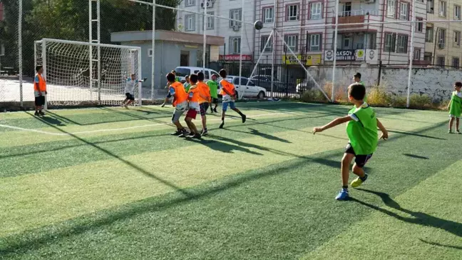 Haliliye Belediyesi Futbol Okulu Gençlerin Yoğun İlgi Görmesiyle Dikkat Çekiyor