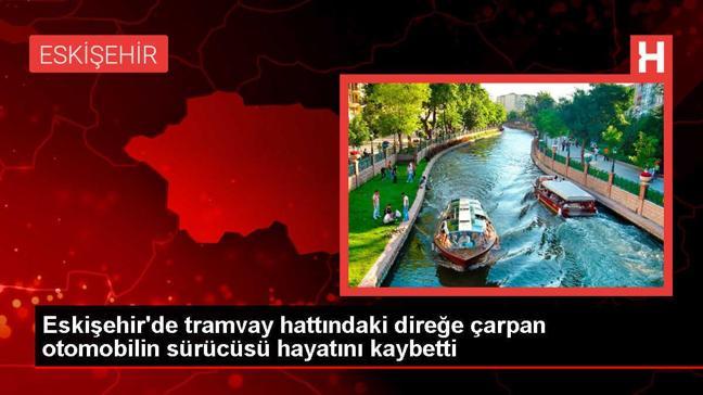 Eskişehir'de Tramvay Direğine Çarpan Otomobilin Sürücüsü Hayatını Kaybetti