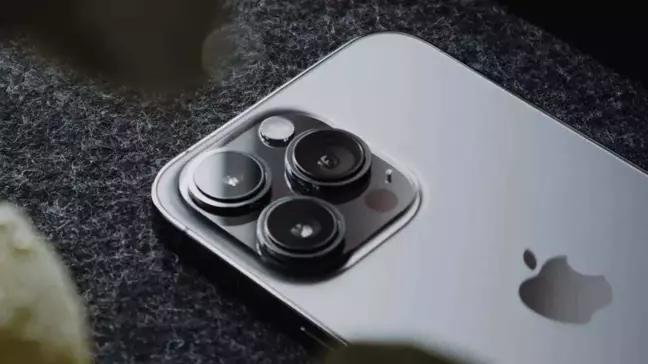 iPhone 15 elinizi cayır cayır yakabilir! Kılıfla bile tutulamıyor