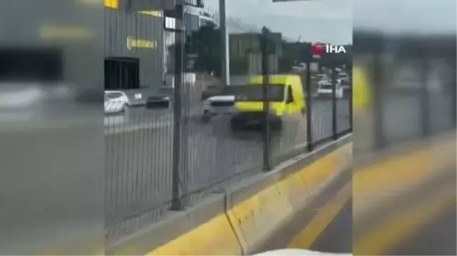 Başkent'te sağanak yağış: Vatandaşlar hazırlıksız yakalandı, sürücüler zor anlar yaşadı