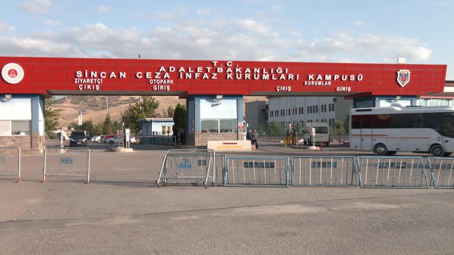 Ahmet Zeki Üçok, Batuhan Çolak ve Süha Çardaklı'yı Sincan Cezaevi'nde Ziyaret Etti: