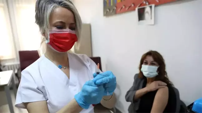 Türkiye'de Covid-19 için yeni bir aşı programına ihtiyaç var mı?