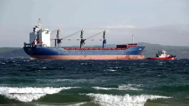 Çanakkale Boğazı'nda Makine Arızası Yapan Gemi Karanlık Liman'a Götürüldü