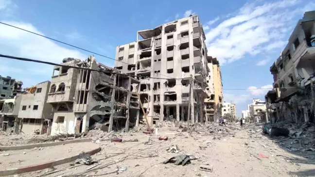 İsrail'in hava saldırısıyla Gazze'deki Al-Karama Mahallesi yerle bir oldu