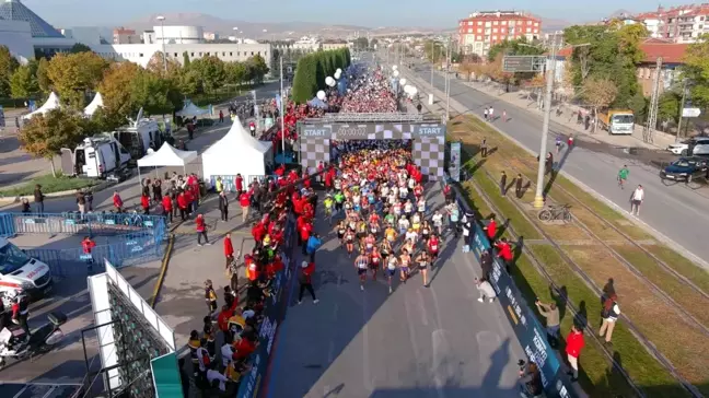 Binlerce sporcu 2. Uluslararası Konya Yarı Maratonu'nda