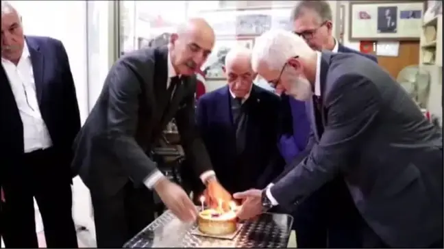 40 Yıllık Muhtara Plaket Verildi
