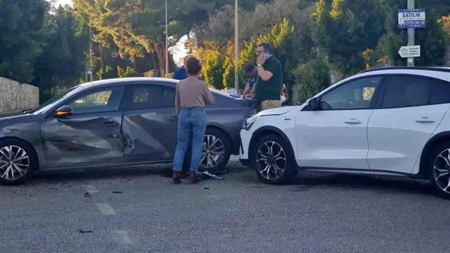 Esra Akkaya ve oğlu Can Alex'in bulunduğu otomobil kaza yaptı