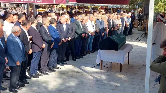 Necip Fazıl Kısakürek'in oğlu Mehmed Kısakürek son yolculuğuna uğurlandı