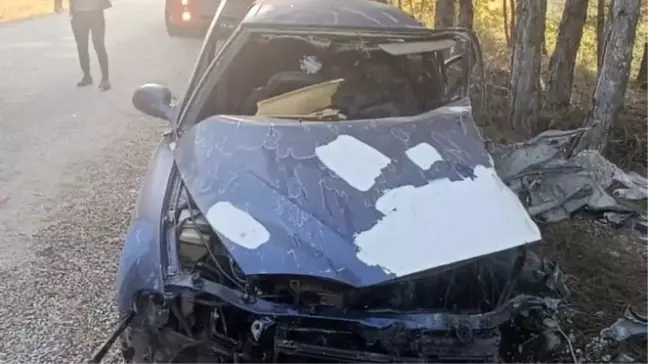 Uşak'ta kamyonla otomobil çarpıştı: 1 ölü, 3 yaralı