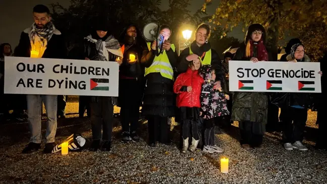 Hollanda'da Annelerden Gazze'deki Öldürülen Çocuklar İçin Sessiz Yürüyüş