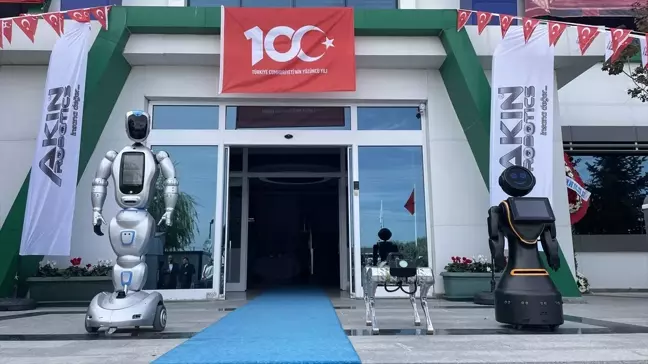 Akınsoft'un ürettiği ADA-7 Robot tanıtıldı