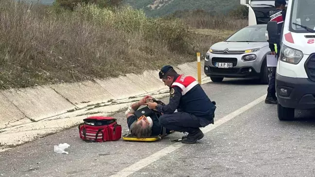 İznik-Yenişehir yolu üzerinde kafa kafaya çarpışma: 4 kişi ağır yaralandı