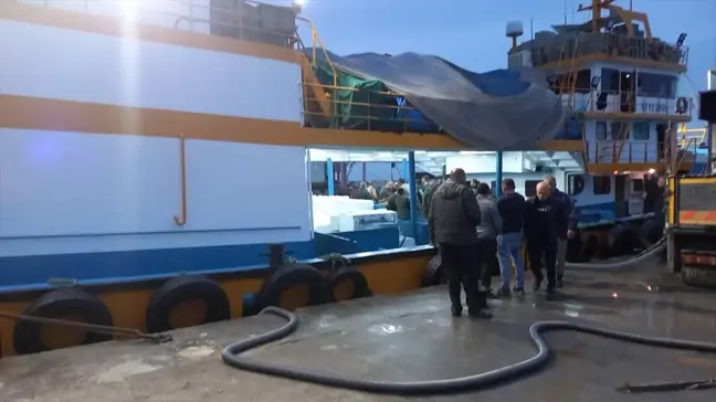 İnebolu'da Balıkçı Teknesinde Fenalaşan 2 Kişi Hastaneye Kaldırıldı
