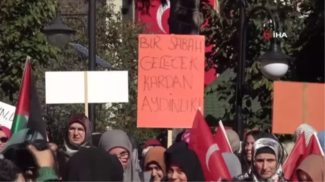 Artvinli kadınlar ve çocuklar Filistin'de yapılan zulme karşı yürüyüş düzenledi
