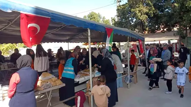 Burdur'da Filistin'e Destek Amacıyla Hayır Çarşısı Kuruldu