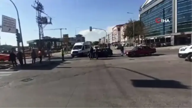 Ankara'da Yolun Karşısına Geçmek İsteyen Kadına Otomobil Çarptı
