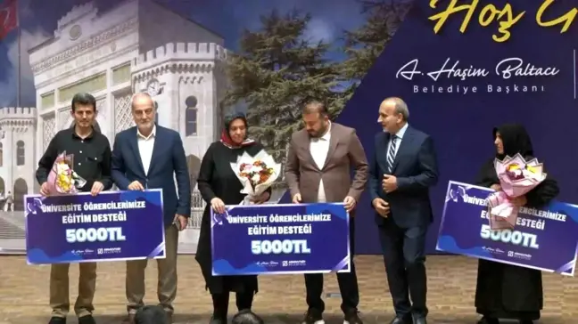Arnavutköy'de 2 bin 400 üniversite öğrencisine eğitim desteği