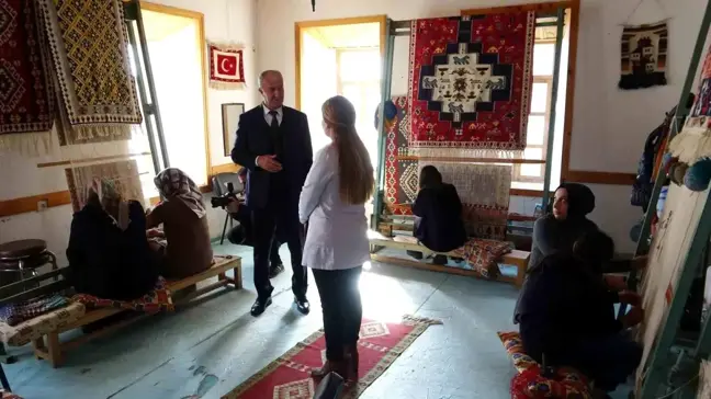 Van'da açılan Kilim ve Halı Dokuma Kursu dezavantajlı kadınlara umut oldu